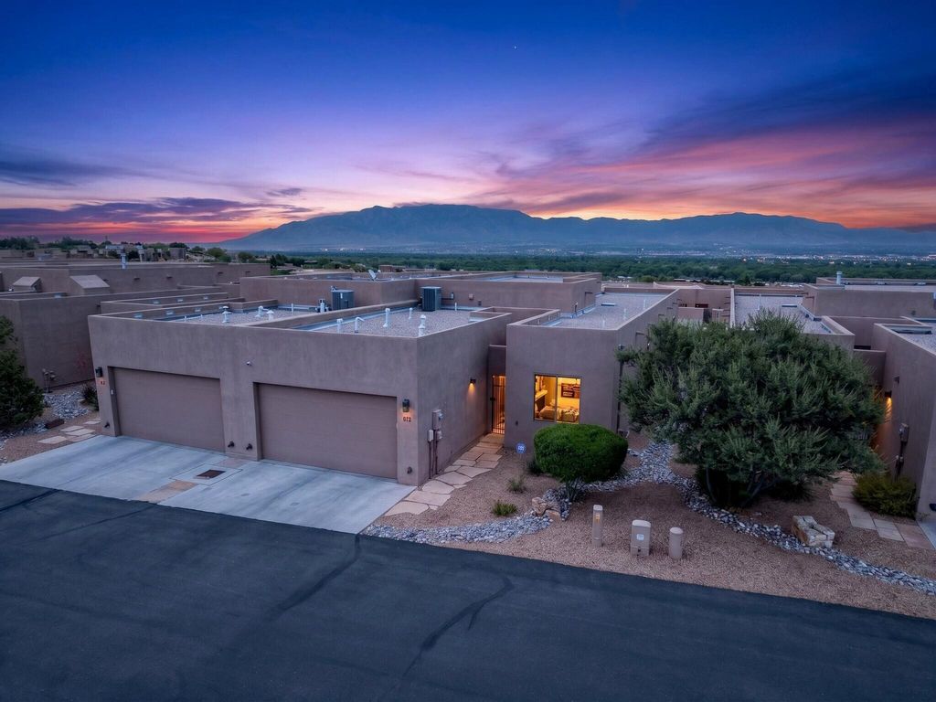 52 Wind Road NW, Albuquerque, NM 87120