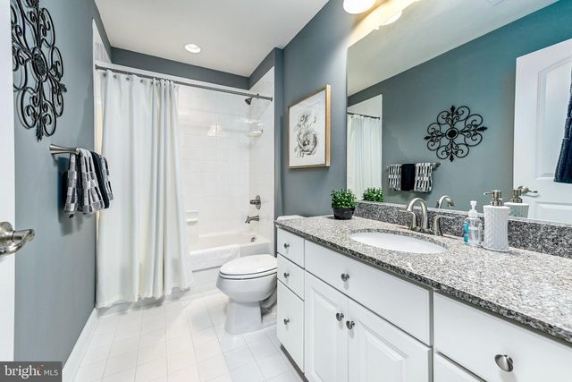 7868 CULLODEN CREST LN, Gainesville, VA 20155