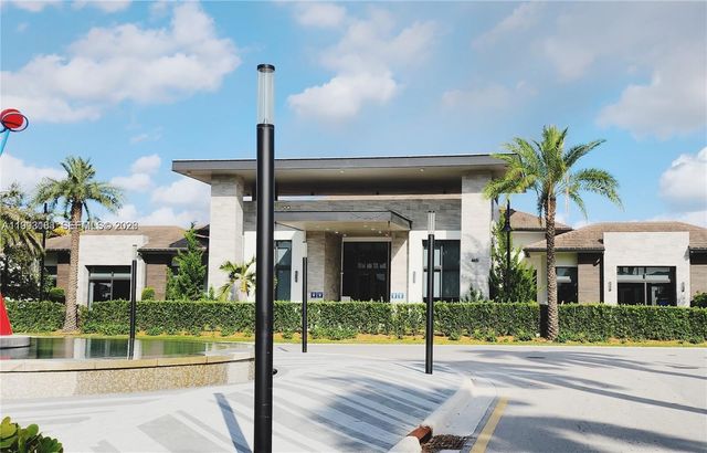 4583 NW 83rd Pl, Doral, FL 33166