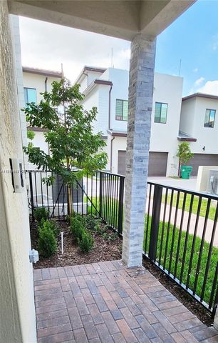 4583 NW 83rd Pl, Doral, FL 33166