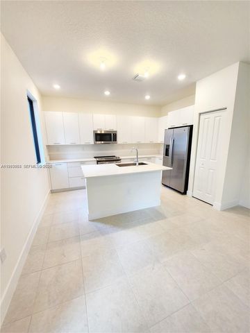 4583 NW 83rd Pl, Doral, FL 33166