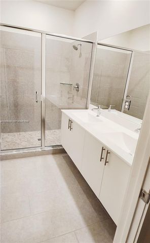 4583 NW 83rd Pl, Doral, FL 33166