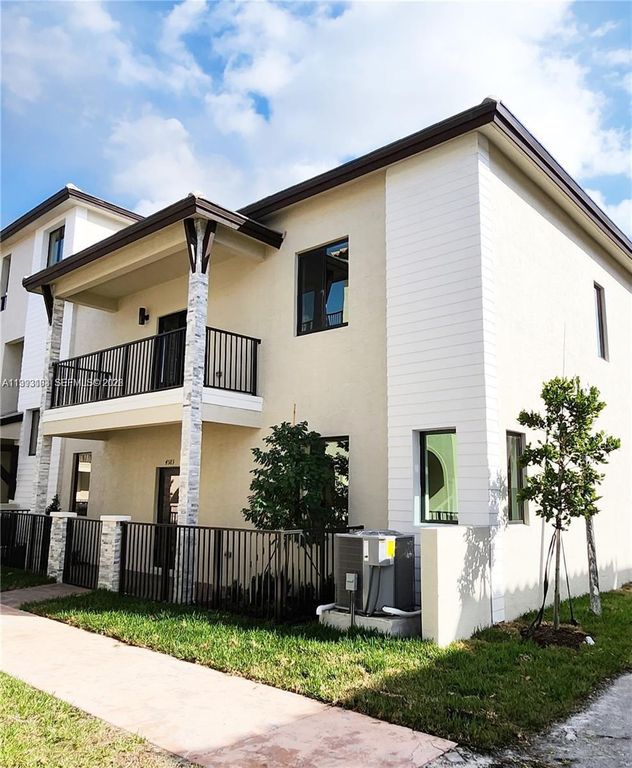 4583 NW 83rd Pl, Doral, FL 33166