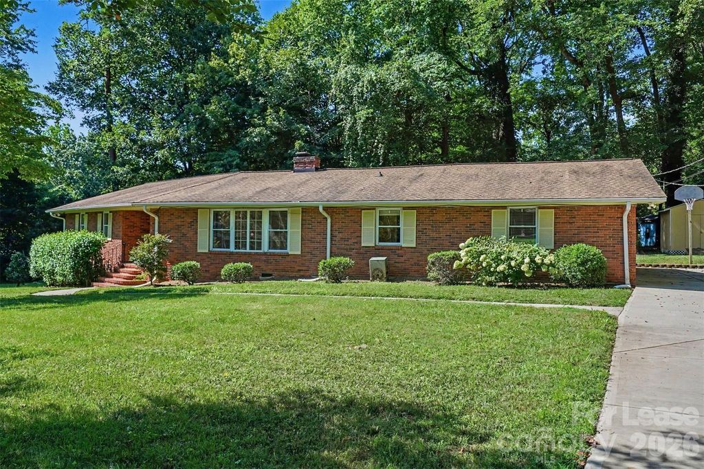 7017 Linda Lake Drive, Charlotte, NC 28215