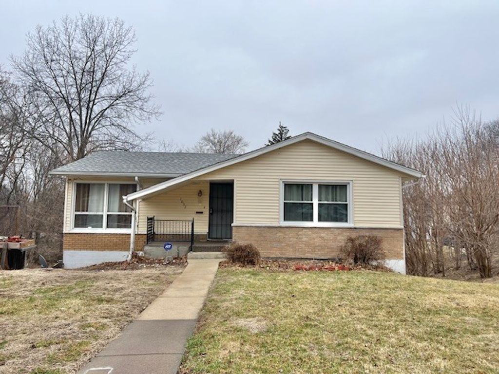 1032 Bridge Avenue, Davenport, IA 52803