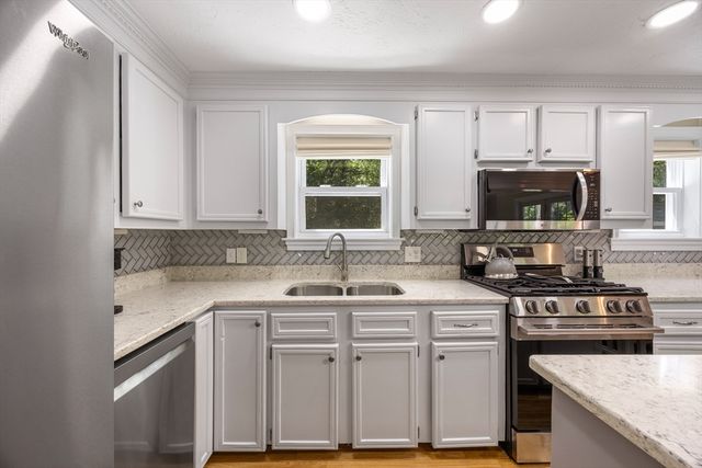 116 Elm St, Halifax, MA 02338