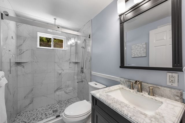 116 Elm St, Halifax, MA 02338