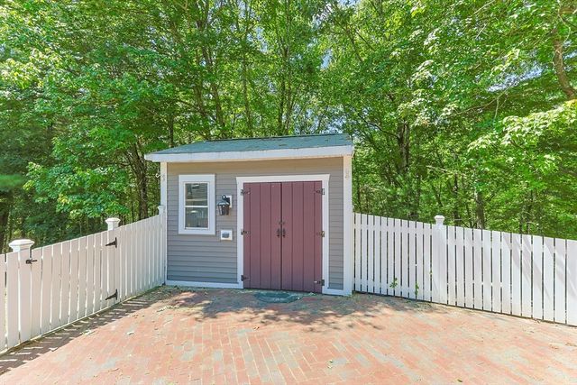 116 Elm St, Halifax, MA 02338