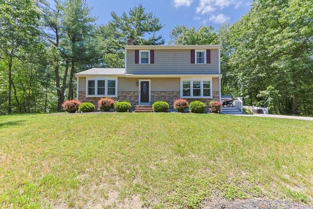 116 Elm St, Halifax, MA 02338
