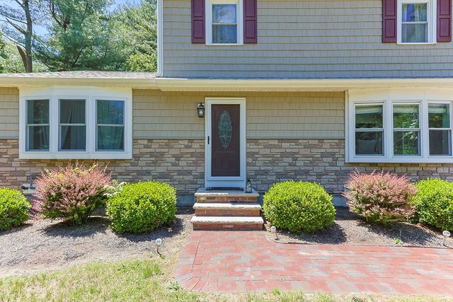 116 Elm St, Halifax, MA 02338