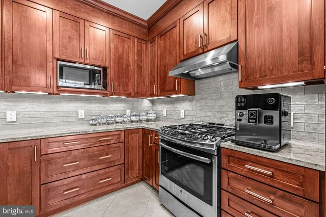 313 HILLWOOD AVE, Falls Church, VA 22046