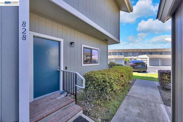 828 Columba Ln, Foster City, CA 94404