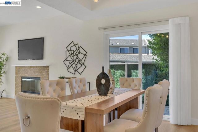 828 Columba Ln, Foster City, CA 94404