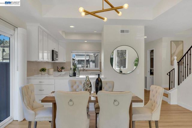 828 Columba Ln, Foster City, CA 94404