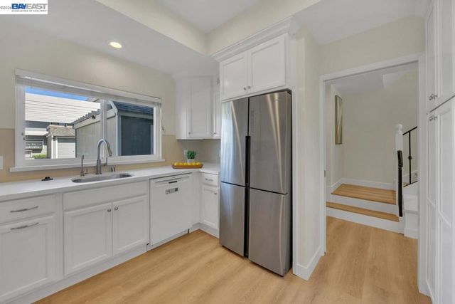 828 Columba Ln, Foster City, CA 94404