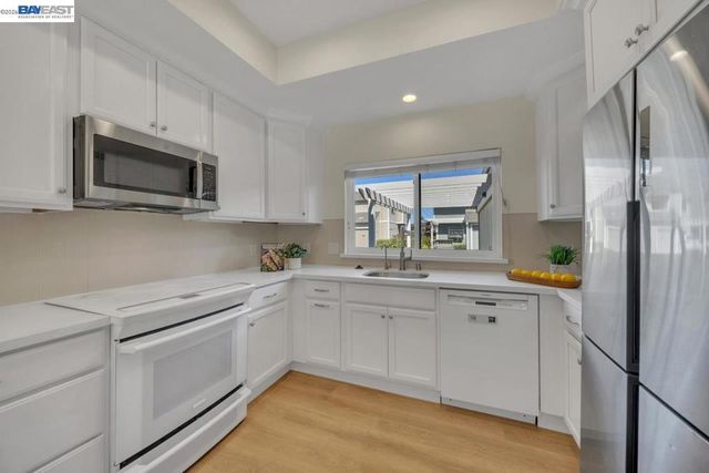 828 Columba Ln, Foster City, CA 94404