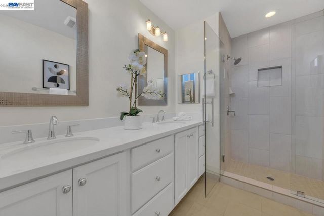 828 Columba Ln, Foster City, CA 94404