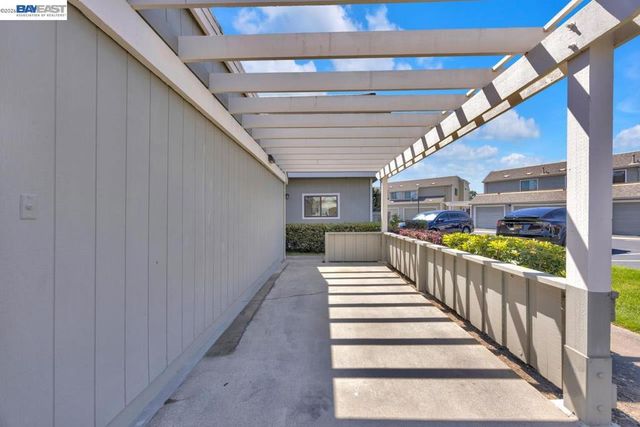 828 Columba Ln, Foster City, CA 94404