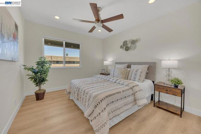 828 Columba Ln, Foster City, CA 94404