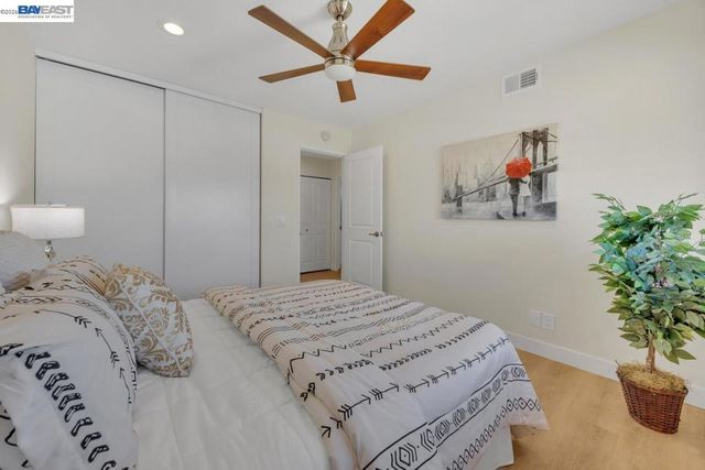 828 Columba Ln, Foster City, CA 94404