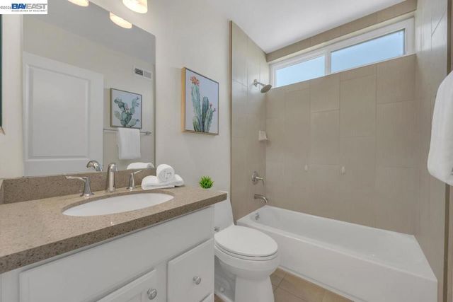 828 Columba Ln, Foster City, CA 94404