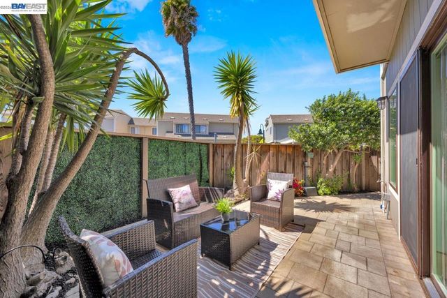 828 Columba Ln, Foster City, CA 94404