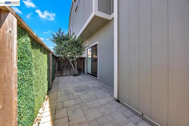 828 Columba Ln, Foster City, CA 94404