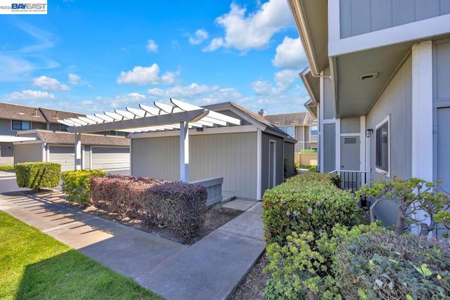 828 Columba Ln, Foster City, CA 94404