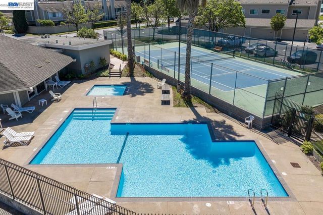 828 Columba Ln, Foster City, CA 94404