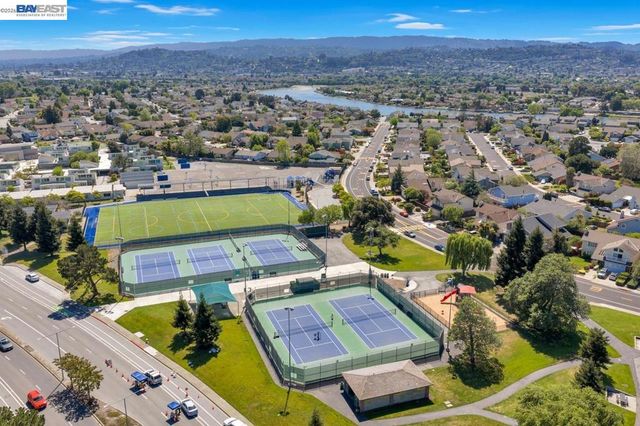 828 Columba Ln, Foster City, CA 94404