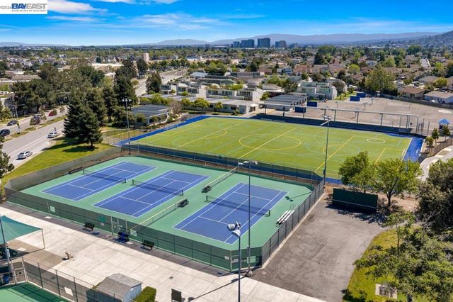 828 Columba Ln, Foster City, CA 94404