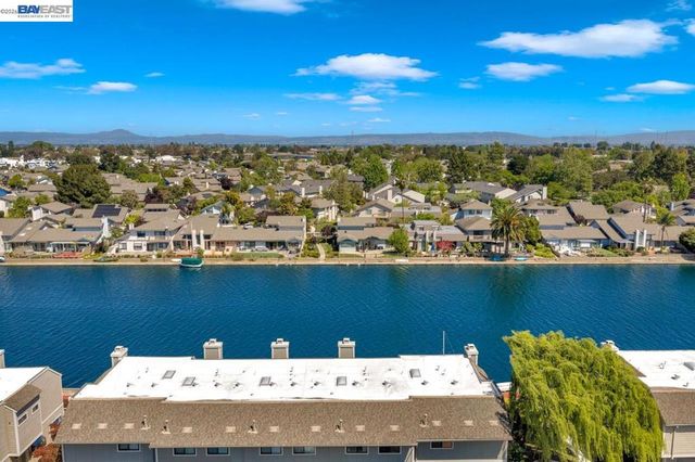 828 Columba Ln, Foster City, CA 94404