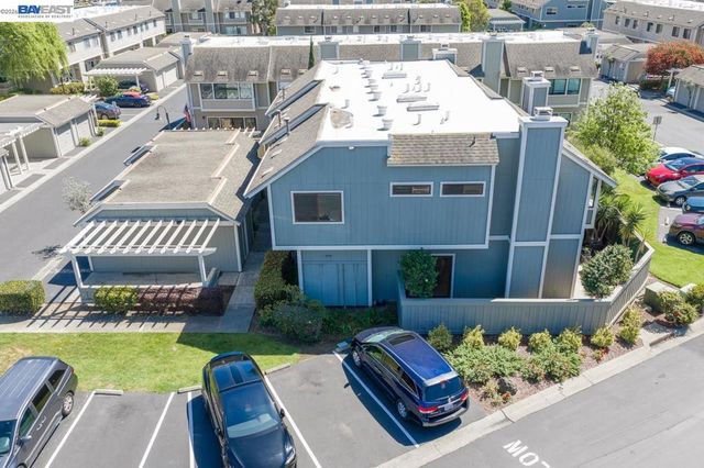 828 Columba Ln, Foster City, CA 94404