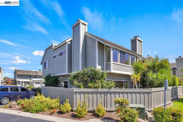 828 Columba Ln, Foster City, CA 94404