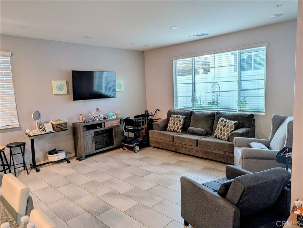 Image 8 of property listing at 4531 S Luna Privado, Ontario, CA 91761