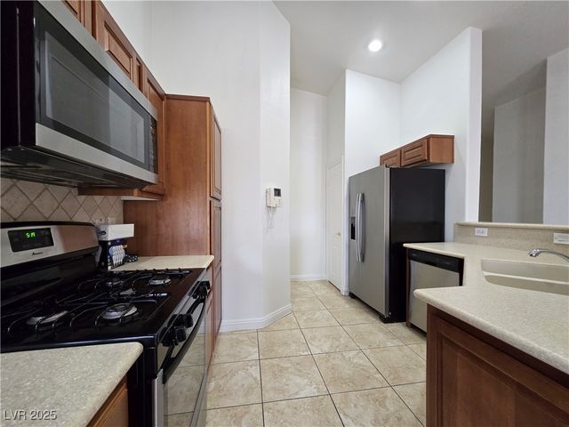 9133 Goose Lake Way 101, Las Vegas, NV 89149