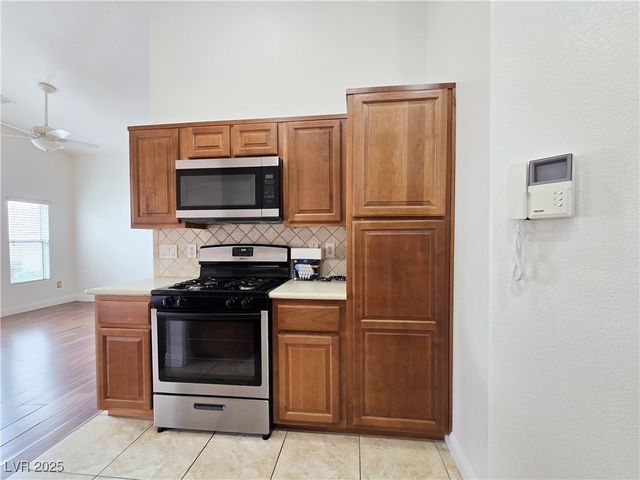 9133 Goose Lake Way 101, Las Vegas, NV 89149