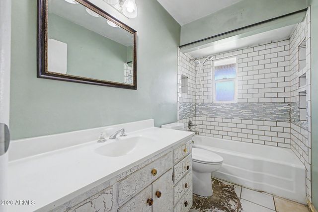 4355 E HUBBELL Street, Phoenix, AZ 85008