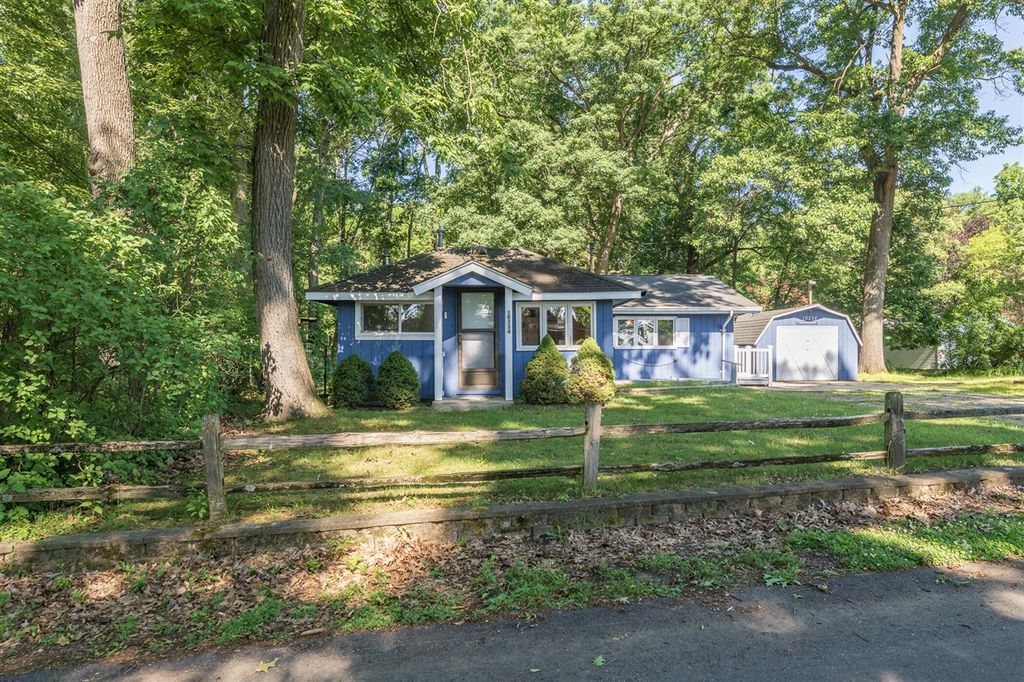 10334 Woodlawn Drive, Portage, MI 49002