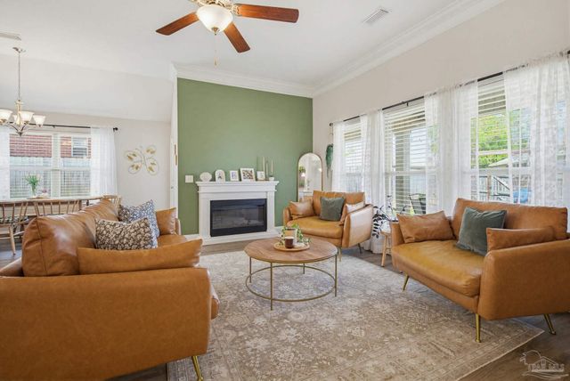 2400 Bentley Oaks Dr, Cantonment, FL 32533