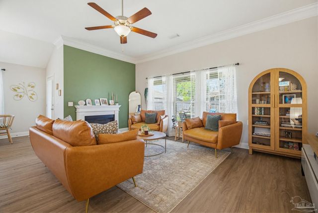 2400 Bentley Oaks Dr, Cantonment, FL 32533