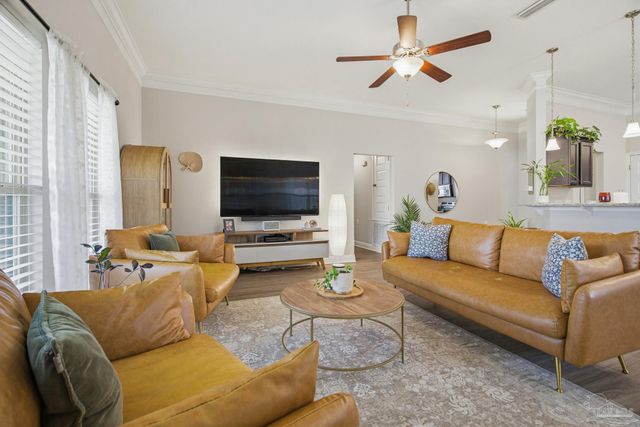 2400 Bentley Oaks Dr, Cantonment, FL 32533