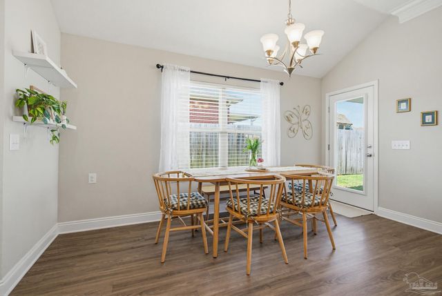 2400 Bentley Oaks Dr, Cantonment, FL 32533