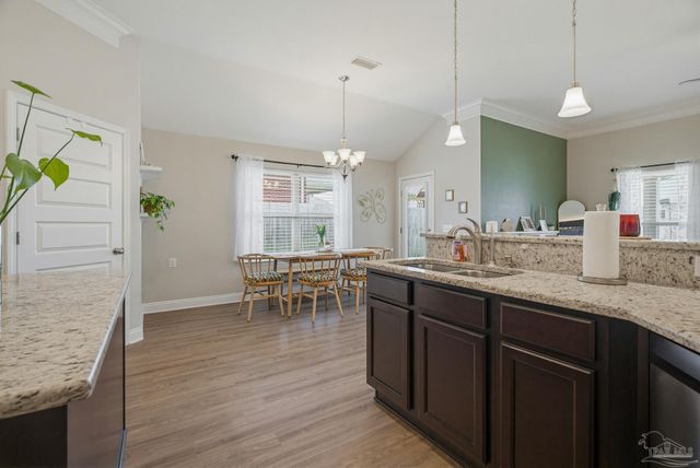 2400 Bentley Oaks Dr, Cantonment, FL 32533