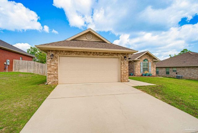 2400 Bentley Oaks Dr, Cantonment, FL 32533