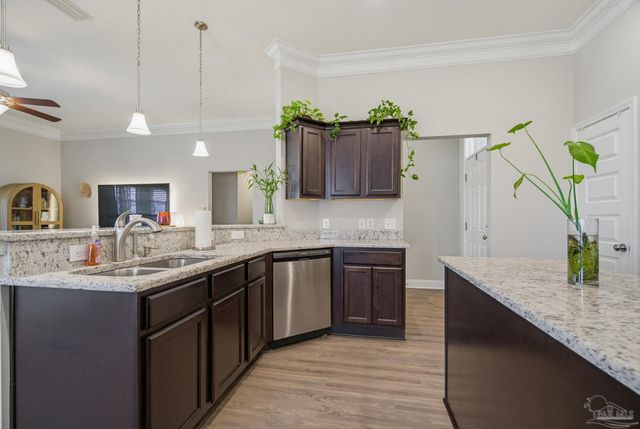 2400 Bentley Oaks Dr, Cantonment, FL 32533