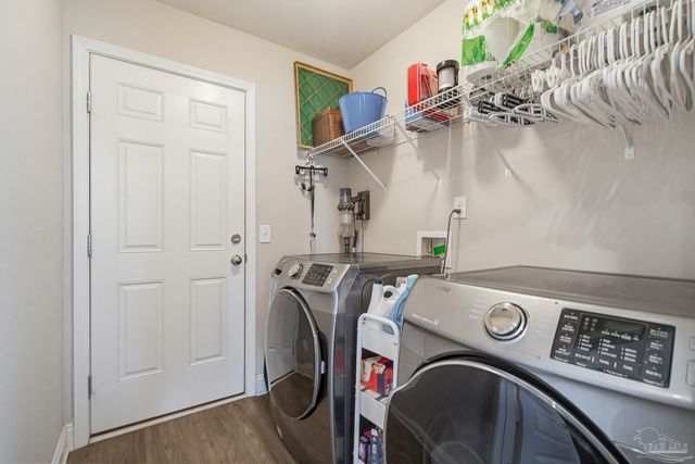 2400 Bentley Oaks Dr, Cantonment, FL 32533