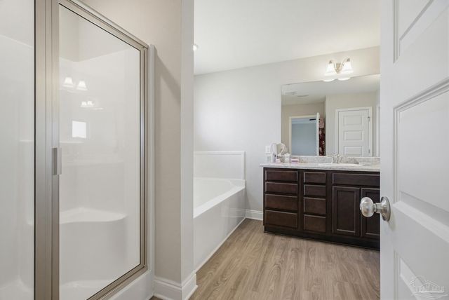 2400 Bentley Oaks Dr, Cantonment, FL 32533