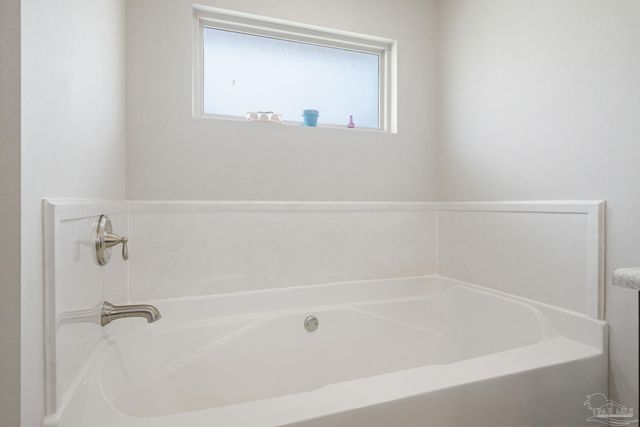 2400 Bentley Oaks Dr, Cantonment, FL 32533