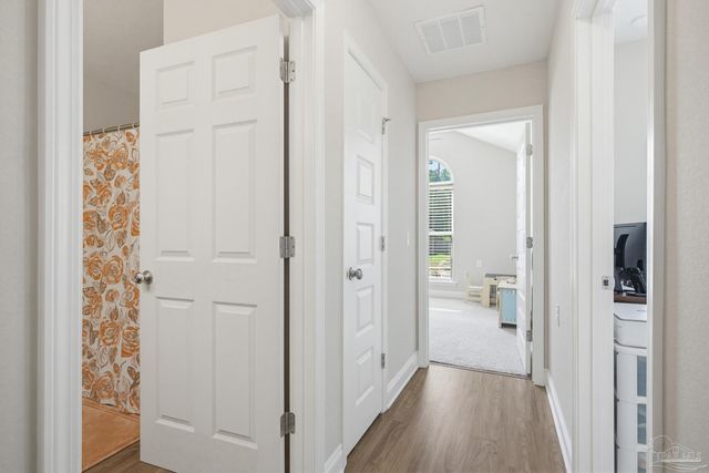 2400 Bentley Oaks Dr, Cantonment, FL 32533